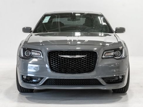 Used 2018 Chrysler 300 S w/ 300S Premium Group AWD/4WD image 5