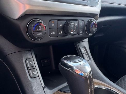 Used 2019 GMC Acadia SLE FWD image 24