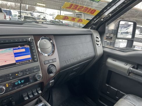 Used 2011 Ford F250 Lariat w/ Lariat Interior Pkg image 25
