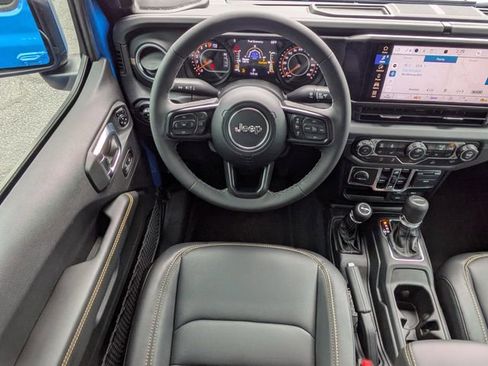 Used 2026 Jeep Gladiator Sport AWD/4WD image 17