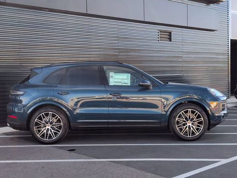 Certified 2026 Porsche Cayenne AWD/4WD image 8