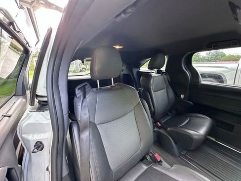 Used 2023 Toyota Sienna XSE w/ XSE Plus Package AWD/4WD image 9