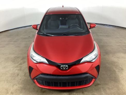 Used 2020 Toyota C-HR XLE FWD image 4