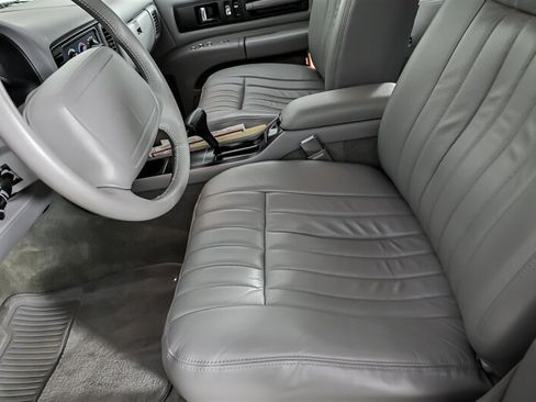 Used 1996 Chevrolet Impala SS RWD image 17