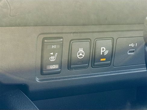 Used 2024 Nissan Frontier SL w/ Technology Package image 20