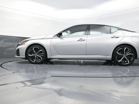 Used 2024 Nissan Altima 2.5 SR FWD image 34