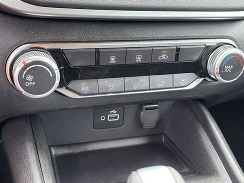 Used 2024 Nissan Altima 2.5 S FWD image 17