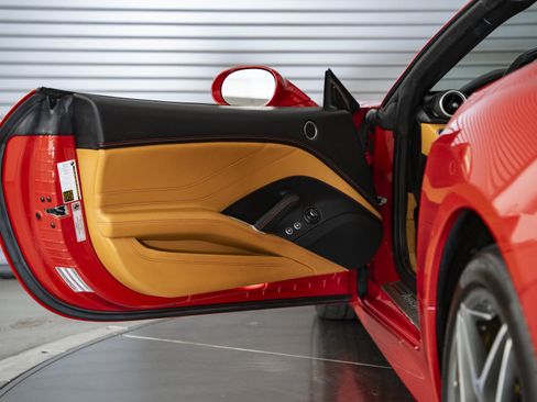 Used 2016 Ferrari California T RWD image 26