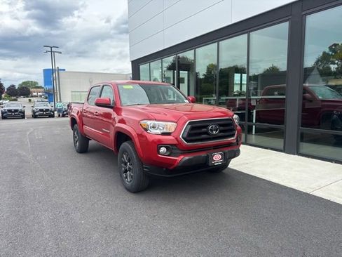 Used 2022 Toyota Tacoma SR5 AWD/4WD image 1