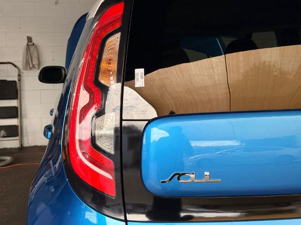 Used 2016 Kia Soul EV + FWD image 7