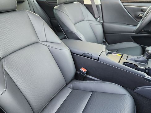 New 2025 Lexus ES 350 w/ Premium Package image 10