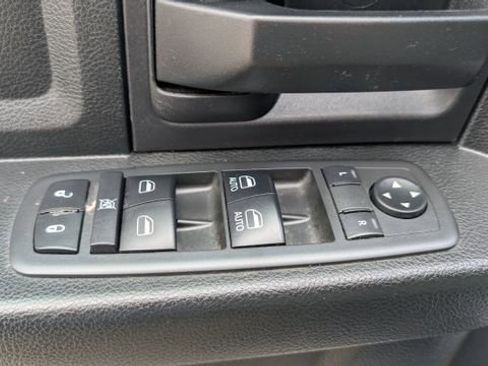 Used 2018 RAM 1500 Express AWD/4WD image 14