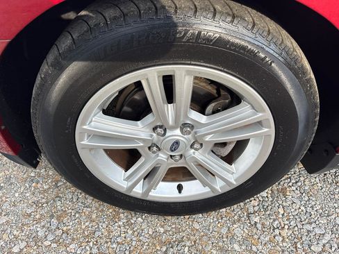 Used 2010 Ford Mustang Coupe RWD image 14