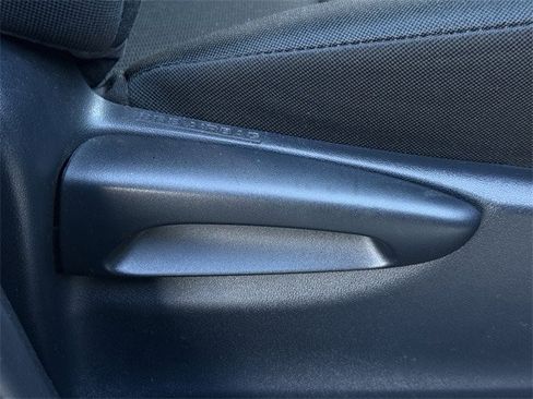 Used 2018 Toyota RAV4 LE image 27