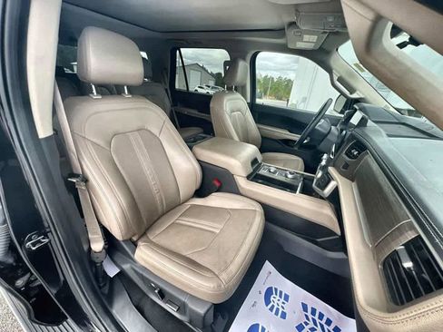 Used 2023 Ford Expedition Limited image 6