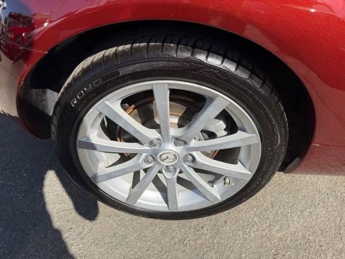 Used 2006 MAZDA MX-5 Miata Grand Touring RWD image 23