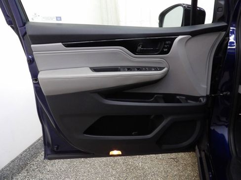 Used 2018 Honda Odyssey Elite image 7