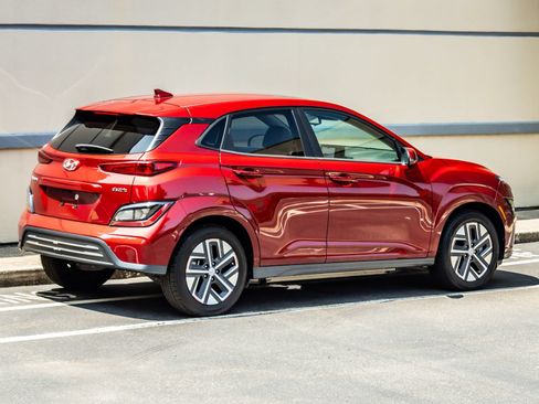 Used 2023 Hyundai Kona SEL FWD image 8