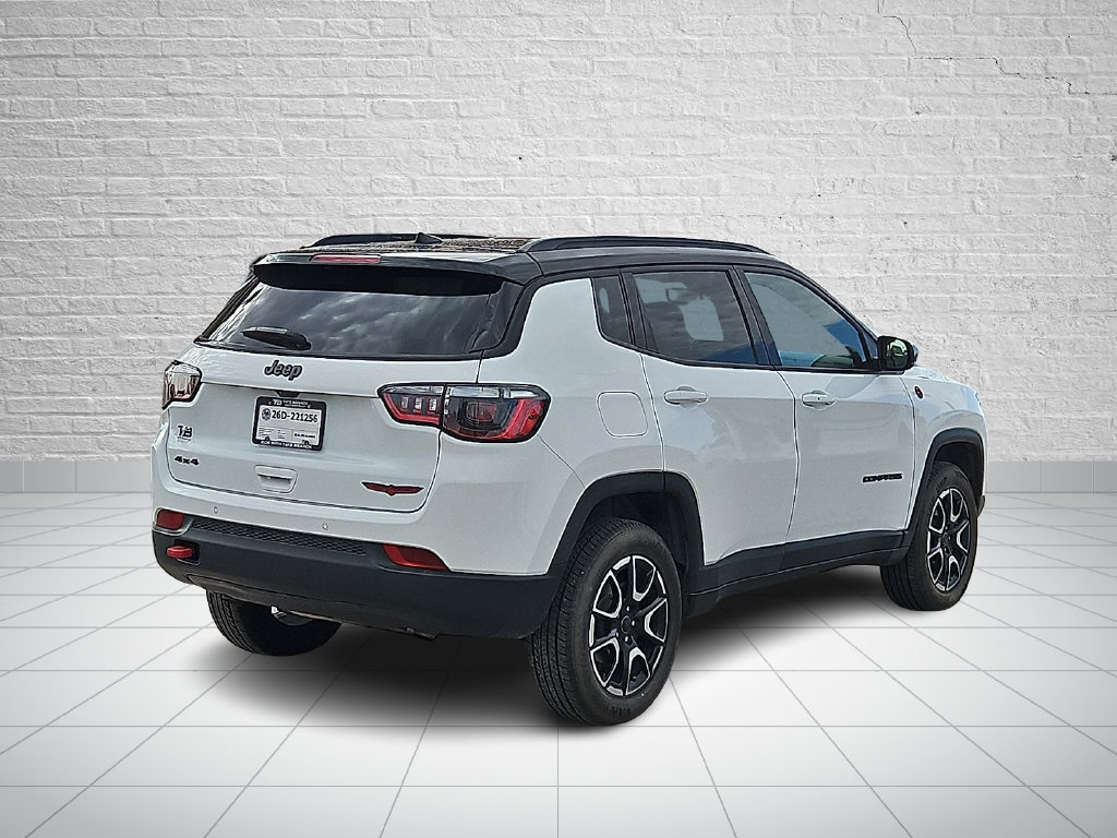 Used 2025 Jeep Compass Trailhawk AWD/4WD image 4