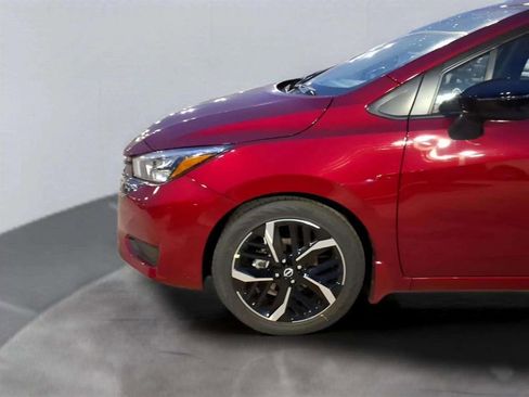 New 2025 Nissan Versa SR w/ Trunk Package image 9