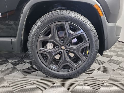 Used 2024 Rivian R1T Adventure Dual AWD/4WD image 11