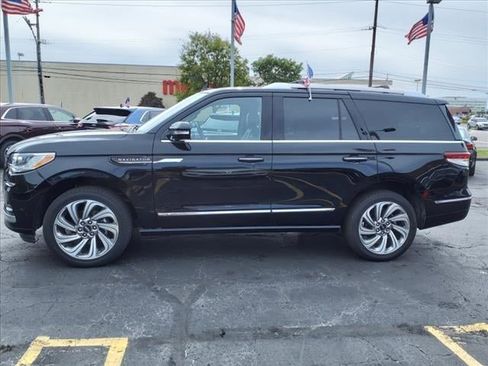 New 2022 Lincoln Navigator 4WD image 27