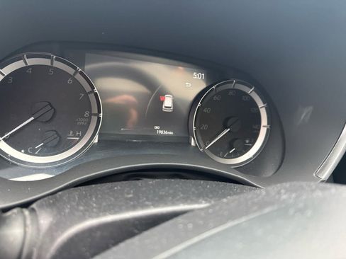 Used 2024 Toyota Highlander XLE AWD/4WD image 8