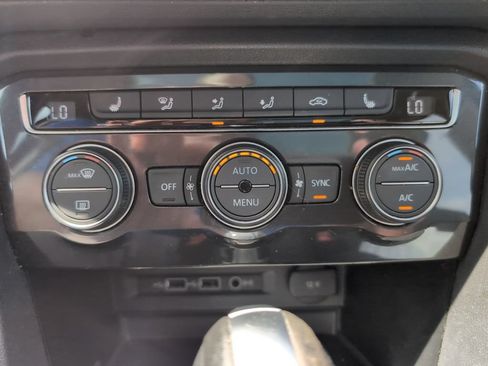 Used 2018 Volkswagen Tiguan SE w/ Panoramic Sunroof Package AWD/4WD image 13