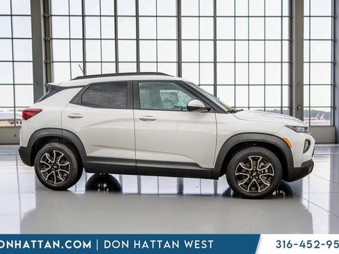 Used 2023 Chevrolet TrailBlazer ACTIV w/ Sun and Liftgate Package FWD image 33
