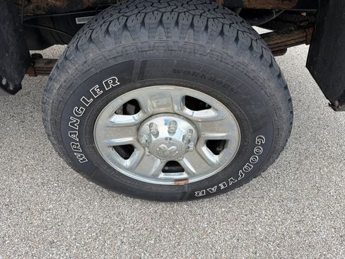 Used 2018 RAM 3500 Tradesman w/ Chrome Appearance Group image 2