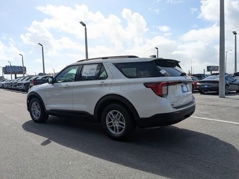 New 2026 Ford Explorer Active RWD image 6