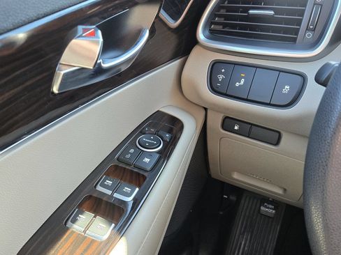 Used 2019 Kia Sorento AWD image 14