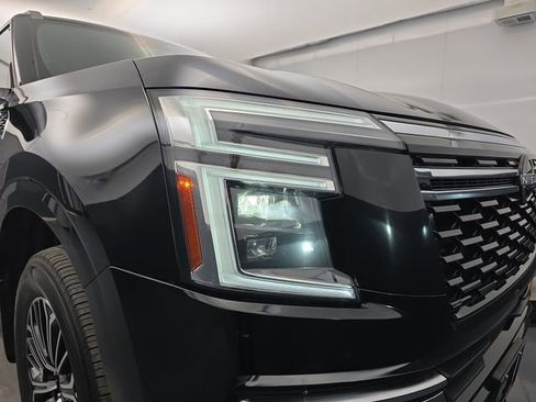 Used 2025 Nissan Armada SL image 13