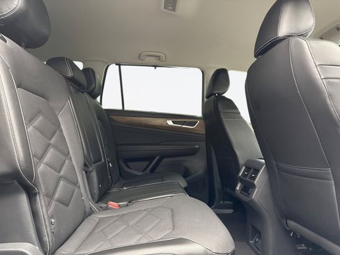 Used 2024 Volkswagen Atlas SE image 19