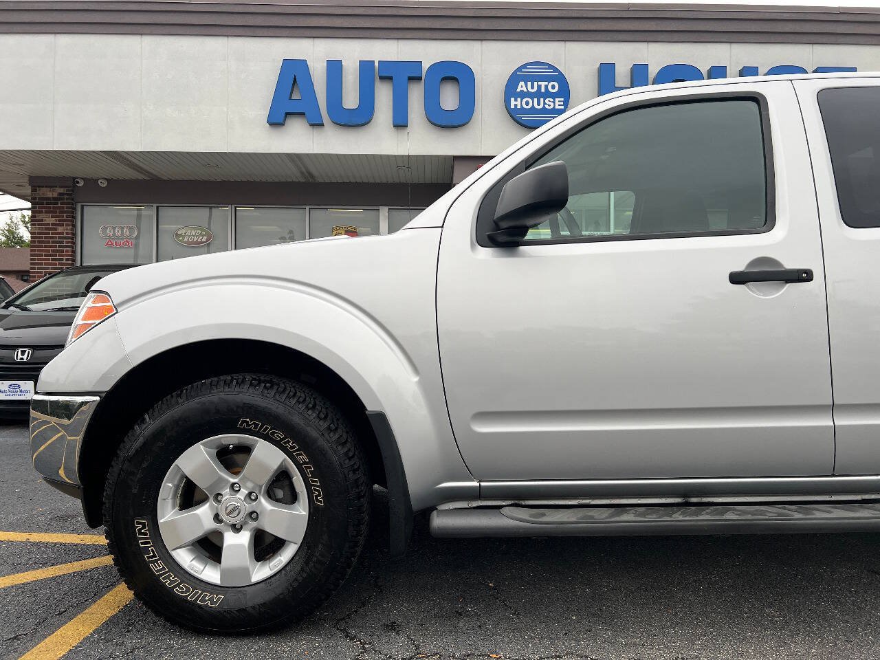 Used 2009 Nissan Frontier SE w/ SE Value Truck Pkg AWD/4WD image 40