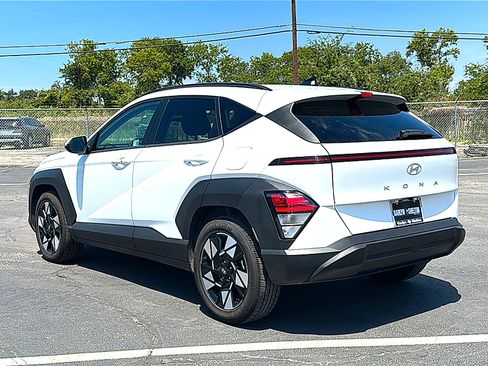Used 2025 Hyundai Kona SEL FWD image 6