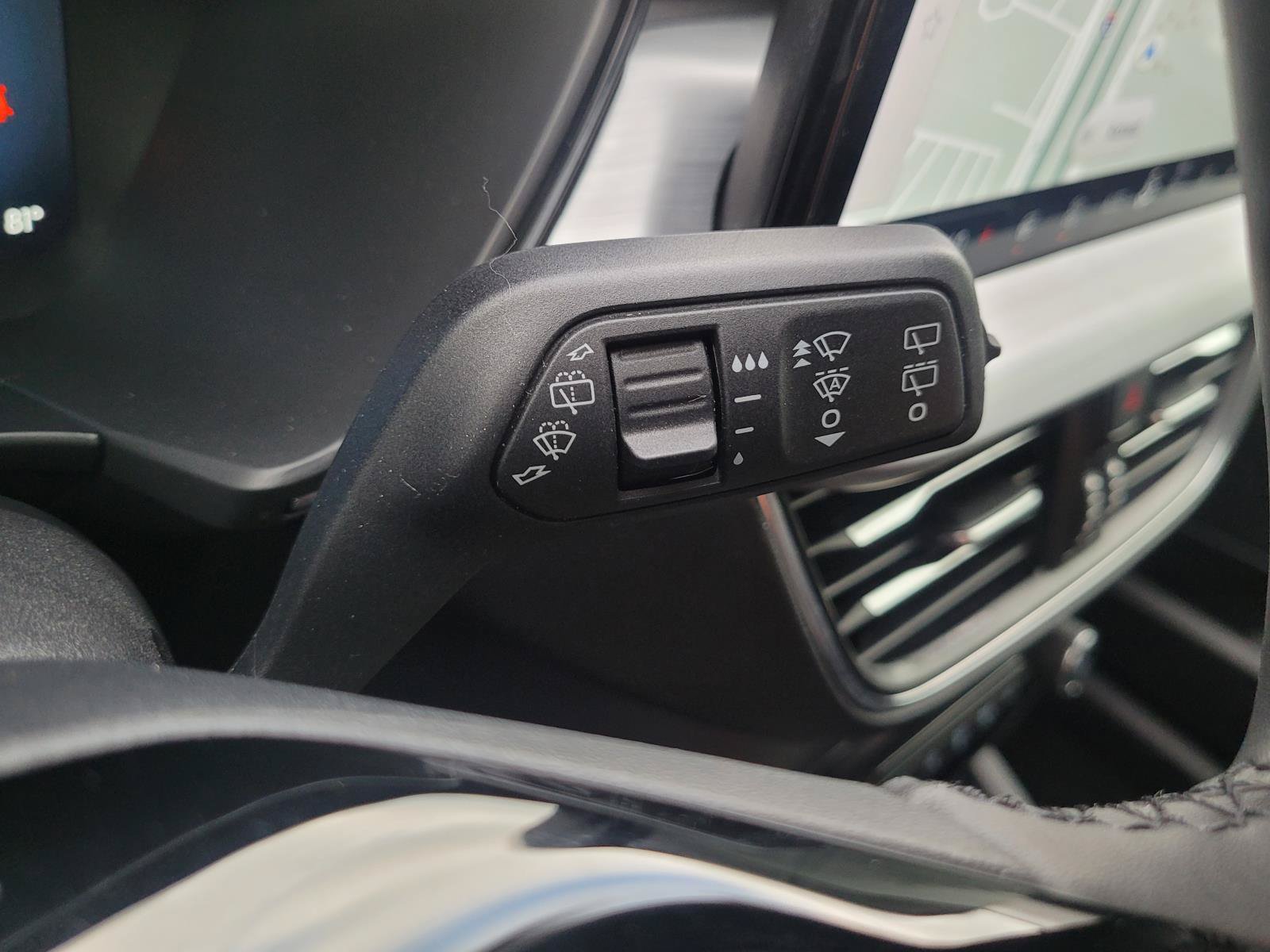 Used 2024 Ford Escape Platinum AWD/4WD image 31