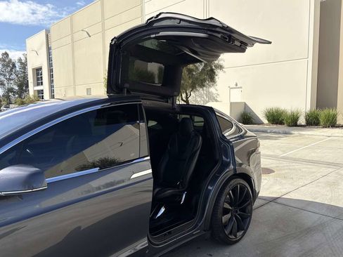Used 2016 Tesla Model X 90D image 9