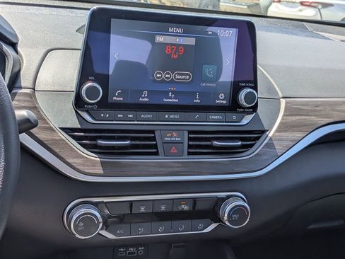 Used 2025 Nissan Altima 2.5 SV FWD image 13