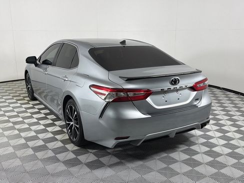 Used 2020 Toyota Camry SE FWD image 7