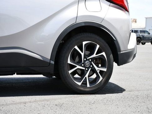 Used 2018 Toyota C-HR XLE FWD image 11
