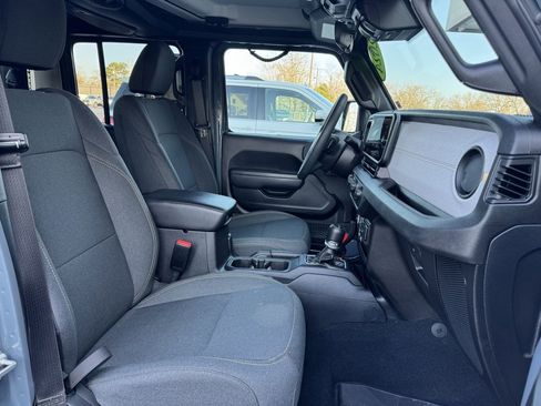 Used 2024 Jeep Gladiator Sport image 16