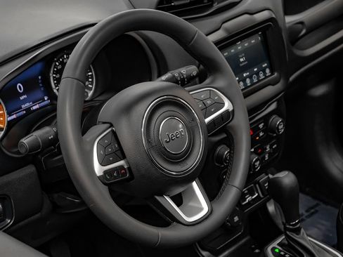 Used 2021 Jeep Renegade Latitude AWD/4WD image 13
