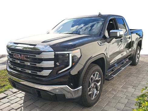 New 2026 GMC Sierra 1500 SLE w/ Preferred Package image 3