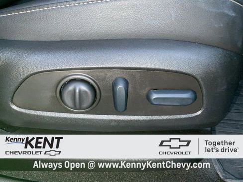 Certified 2023 GMC Acadia SLT w/ Preferred Package image 18