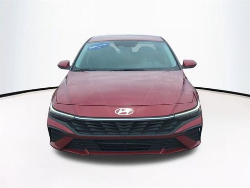 Used 2024 Hyundai Elantra SE FWD image 3
