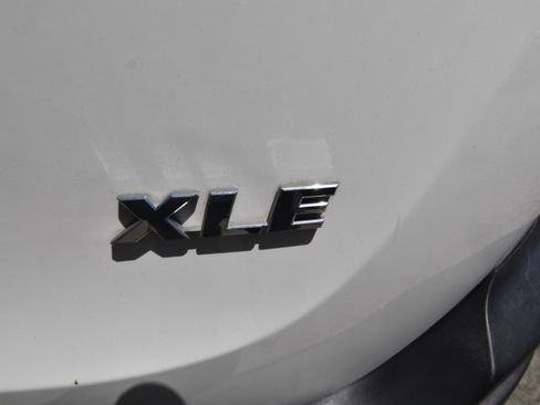 Used 2015 Toyota RAV4 XLE FWD image 13