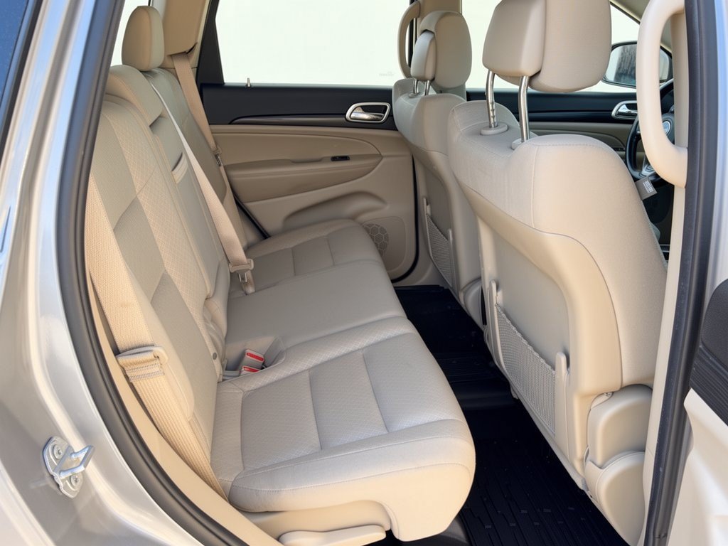 Certified 2020 Jeep Grand Cherokee Laredo AWD/4WD image 29