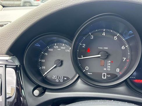 Used 2022 Porsche Macan image 21