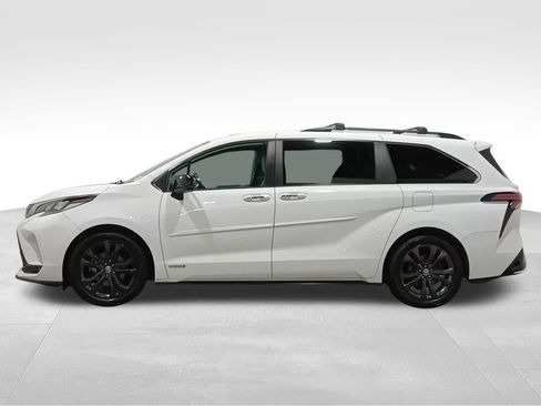 Used 2021 Toyota Sienna XSE w/ XSE Plus Package FWD image 8